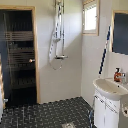 Viihtyisae Itsepalvelumajoitus, Tilava Saunallinen Yksioe Daire